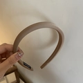 Cerchietto minimalista in ecopelle beige con etichetta fatta a mano e trama elegante - 6# Coffee Headband