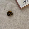 Mini acetate hair claw clip featuring a classic leopard tortoise shell pattern - Dark Leopard Print (Arc)