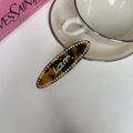 Dettaglio di un fermaglio per capelli tartarugato con strass scintillanti retrò - 5# Stampa Leopardata Scura