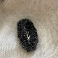 Detalle de horquilla de lana vintage con motas de colores sobre tela de punto - Black With Colored Dots