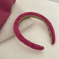 Detailweergave van de magenta tweed hoofdband met textuur en antislip binnenvoering - Rozerode Gestreept Wollen Haarband