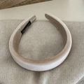 Close-up of velvet padded headband in champagne beige with handmade label on knit fabric - Coffee (3cm)