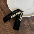 Fermagli vintage in velluto nero con lettere in metallo dorato su porcellana bianca - Nero