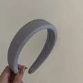 Dettaglio della trama di lana grigia a pieghe e dell'imbottitura spessa sulla fascia - Blu (Superficie Pieghettata)