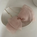 Elegante roze dubbele mesh strik haarclip met imitatieparels en een gouden hart hanger - Off-wit