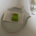 Pinza de pelo cuadrada minimalista en verde aguacate para coleta de mujer - Pinza Cuadrada Verde Hierba
