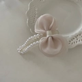 Elegante molletta per capelli a fiocco con perle in organza bianco sporco e perle - Bianco latte