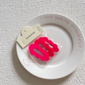 Three-piece cloud-shaped hair clips in hot pink on a display card and ceramic plate - Rose Red