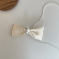 Elegante fermaglio per capelli a fiocco in raso crema con perla bianca su base bianca - Bianco