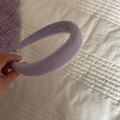 Cerchietto viola plissettato in spugna per donna con tessuto strutturato stile retrò - Garza a Righe Viola