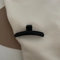 Details von matt schwarzen geometrischen Hai-Haarklammern auf neutralem Hintergrund - Langer Streifen Haarklammer (6#)