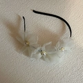 Cerchietto stile francese con fiori in rete e perle per acconciature eleganti da donna - Decorazione con Fiori Bianchi / Bianco
