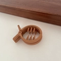 Pinza per capelli rotonda in acrilico marrone cammello opaco per acconciature a coda - Forma di pesce / Colore caramello