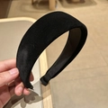 Detailed view of the 4cm wide thickened black velvet headband with soft plush texture - Black