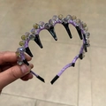 Detalle de diadema de cristal violeta con dientes, cinta de seda y cuentas talladas - Púrpura Degradado