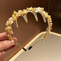 Detalle de diadema de piedras naturales amarillas con dientes antideslizantes y cristales - Champán