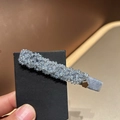 Barrette élégante en cristal bleu clair avec fleur dorée sur carte noire - Bleu clair