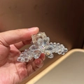 Dettaglio del fermaglio per capelli in cristallo con strass e perline sfaccettate - Azzurro