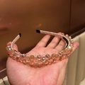 Elegante iriserende kristallen kralen hoofdband in perzikroze met antislip grip - Roze