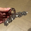Elegante pinza per capelli grande in resina grigio scuro con cristalli luccicanti - Grigio Medio