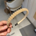 Détail de perles de cristal ambré faites à la main et tissées sur un serre-tête mince - Champagne