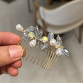 Detalle del elegante peine para el cabello en aleación dorada con perlas y cristales grises - Azul claro