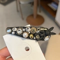 Fermaglio per capelli con coniglio, rossetto in miniatura e perle su base nera - Stile Coniglio Rossetto / Nero