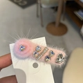 Pince à cheveux élégante en peluche rose avec cristaux étincelants en cœur sur carte - Style Boule Peluche Rose / Rose