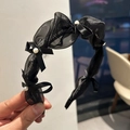 Elegante cerchietto in tulle nero con fiocchi di raso e perle per uno stile raffinato - Nero B8-108