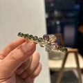 Eleganter Blumen-Haarclip mit bunten Kristallen auf einer goldenen Metallbasis - Blumen Mehrfarbig Haarspange (B8-304)