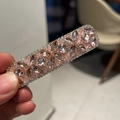 Pinza para el pelo brillante con base de metal rosa y cristales de lujo para mujer - Rosa (B8-201)