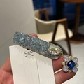 Luxuriöse Haarspange mit blauem Glitzer, goldener Rosen-Kamee und Kristallanhänger - Blau
