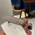 Haarklammer im Barock-Stil mit lila Strass, Vintage-Kamee und rotem Edelsteinanhänger - Rosa