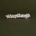 Elegante pinza para el cabello de piedra ojo de gato con perlas y acabado en metal dorado - Estilo Principal