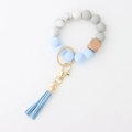 Porte-clés en perles de silicone bleu clair avec perle en bois et gland en daim assorti - Bleu Gris