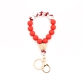 Détail des perles en silicone rouge et perles en bois avec rennes sur le porte-clés - Motif Renne Rouge