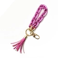 Schlüsselanhänger aus metallischer Kette in Rosa-Lila mit Quaste und goldenem Ring - 4 Rosenrot