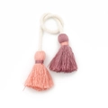 Pendentif double pompon en coton fait main en corail et rose gris avec cordon tressé - Rose et Rose Foncé