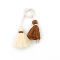 Pendentif à double pompon en coton fait main de couleur blanc crème et marron foncé - Marron et Beige