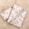 Set van leren polstasje en portemonnee met bloemenprint en goudkleurige details - Khaki