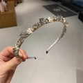 Diadema gris elegante con perlas blancas y cristales cuadrados facetados para mujer - Gris