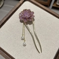Detail of purple flower hair pin with golden tassels and white teardrop pearls - Peony Purple
