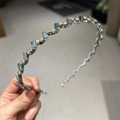 Elegante haarband in Koreaanse stijl met grijsblauwe kristallen en kleurrijke strassteentjes - Pauwgroen