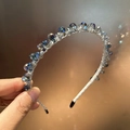 Détails des perles de cristal bleues et claires sur un serre-tête élégant et fin - Bleu saphir