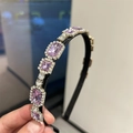 Cerchietto stile francese con cristalli viola rettangolari e strass rotondi in vista mano - Viola