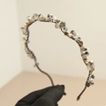 Diadema barroca vintage con cristales grises y cuentas de champán sobre una base negra fina - Gris