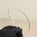 Serre-tête doré élégant avec pierres œil de chat blanches et strass brillants pour mariée - Couronne