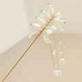 Detalle de horquilla de lirio de los valles con perlas y borlas doradas largas - Estilo borla lirio de los valles