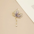 Eleganter goldfarbener Schmetterlings-Brosche mit lila Flügeln, Strass-Quasten und Tropfen-Edelstein - Lila