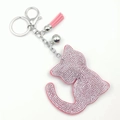 Porte-clés chat en strass rose avec pompon et clochette sur crochet argenté poli - Rose